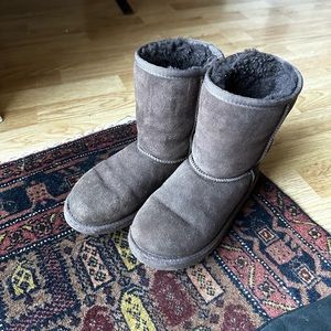 UGG kids size 2 chocolate brown
